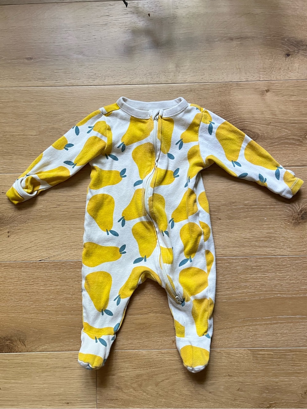 Pear Print Baby One-Piece Zipped Footed Pajamas 0-3mos